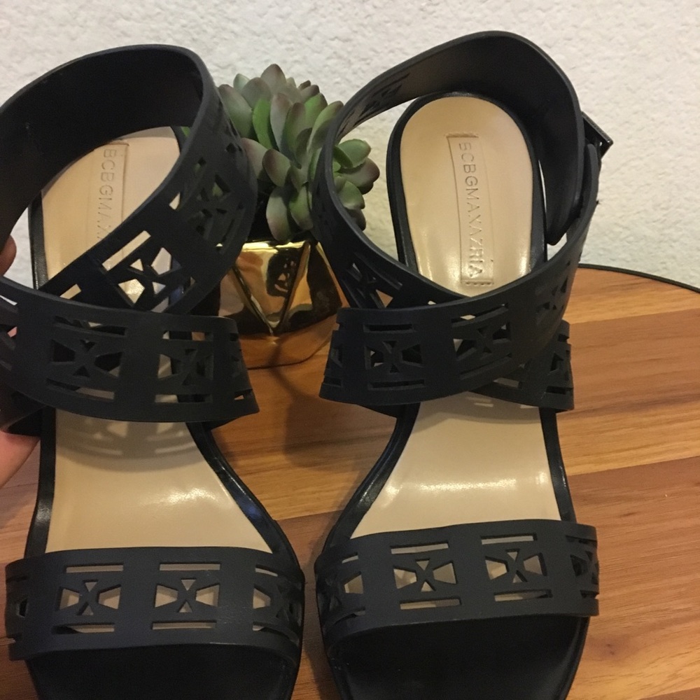 BCBGMaxazia Cutout Wooden Wedge Sandal size 7.5